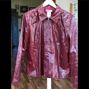 Fully lined faux snakeskin jacket. “I.N. STUDIO” brand